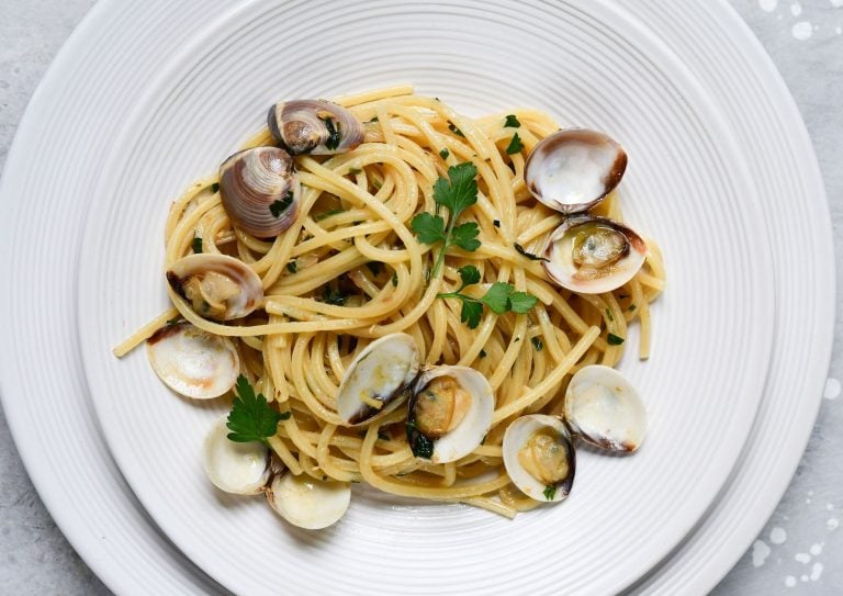 Cook Spaghetti Alla Vongole Like A Neapolitan - Blog I The Cookaway